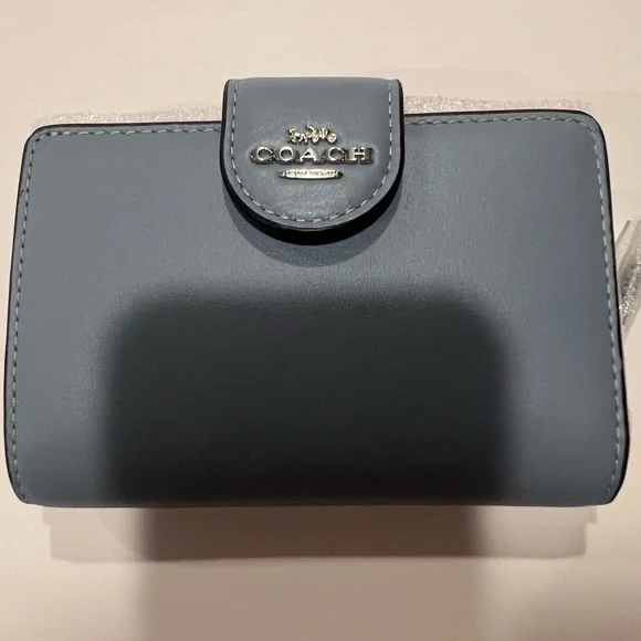 Coach Medium Light Blue/Chambray/Bluebell Leather Bi-Fold Corner Zip Wallet NWT - Picture 2 of 16